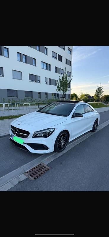Weiß Gebraucht 2018 Mercedes CLA220 AMG line Limousine | 21.900 € (Fairer Preis) - Bild 1/4