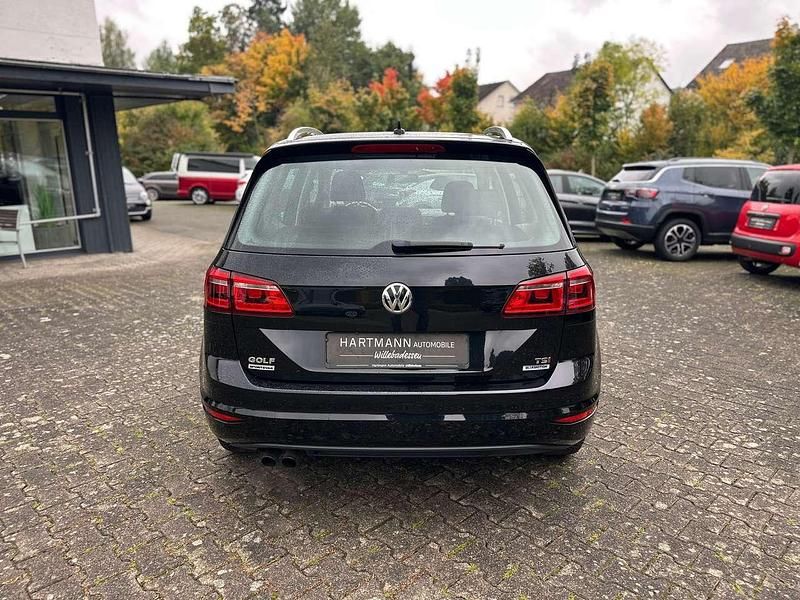 Gebraucht VW Golf VII Highline 125 PS (91 kW) 2015 Schwarz Kombi