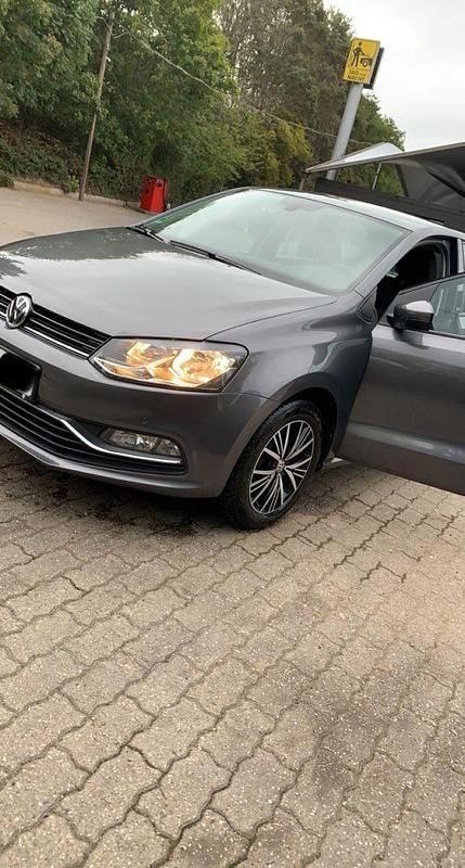 Grau Gebraucht 2017 VW Polo Kleinwagen | 9.300 € (Guter Preis) - Bild 1/4