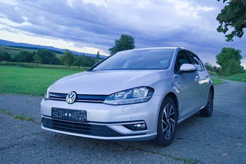 Silber Gebraucht 2018 VW Golf VII Join Limousine | 11.899 € (Fairer Preis) - Bild 1/4