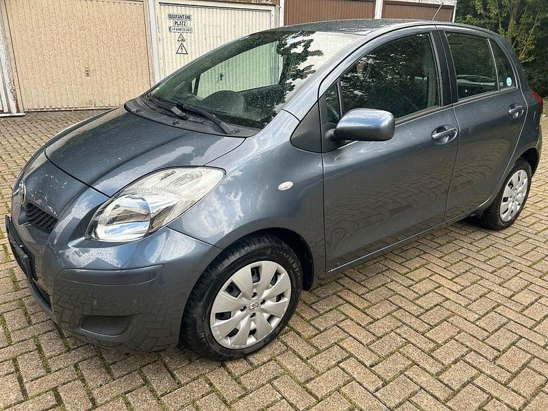 Grau Gebraucht 2009 Toyota Yaris Executive Limousine | 4.500 € (Guter Preis) - Bild 1/4