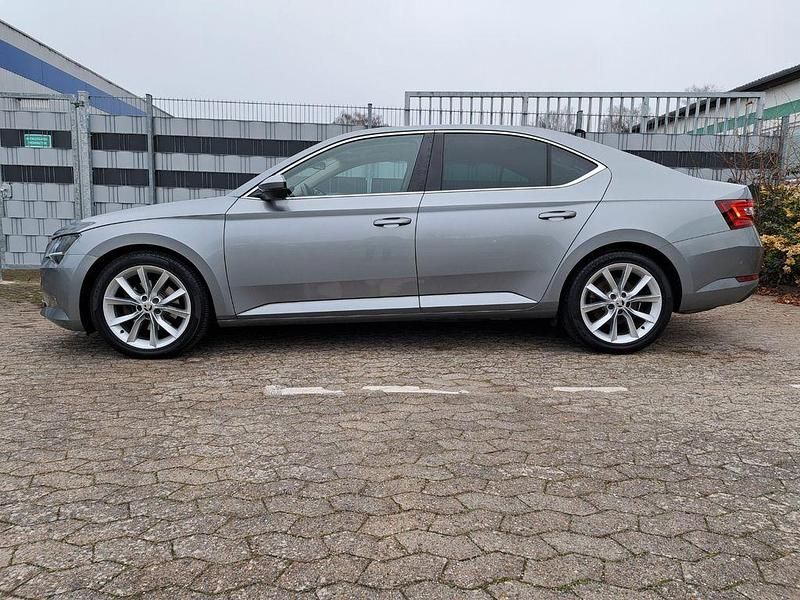 Gebraucht Skoda Superb Style 179 PS (131 kW) 2016 Grau Limousine