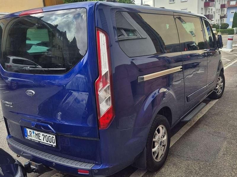 Blau Gebraucht 2015 Ford Tourneo Custom Titanium Van / Kleinbus | 19.999 € (Fairer Preis) - Bild 1/4