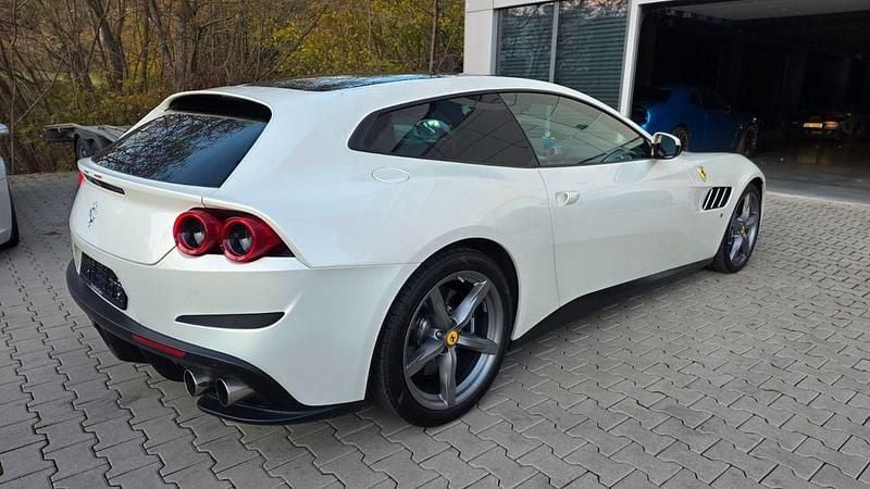 Second-hand Ferrari GTC4Lusso 689 CP (506 kW) 2016 Alb Break