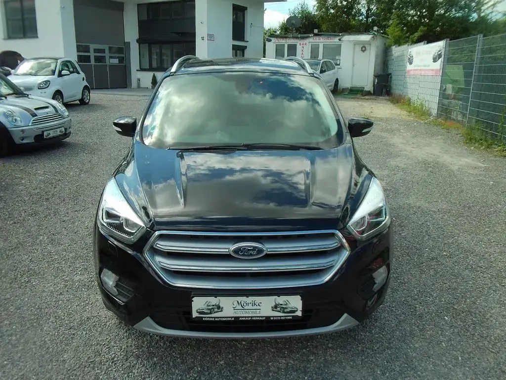 Gebraucht Ford Kuga Titanium 150 PS (110 kW) 2018 Schwarz SUV