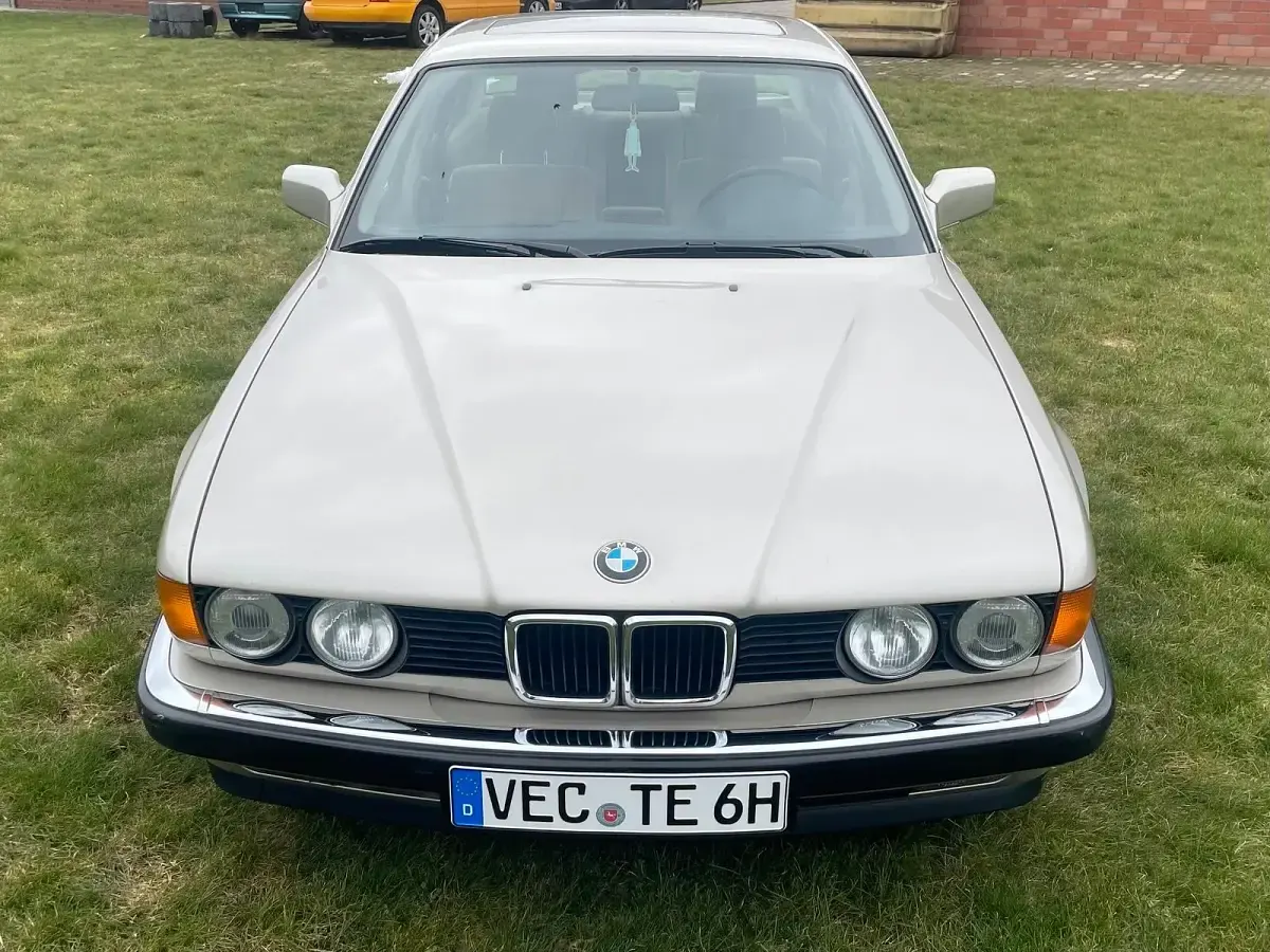 Gebraucht BMW 730 188 PS (138 kW) 1988 Gold Limousine