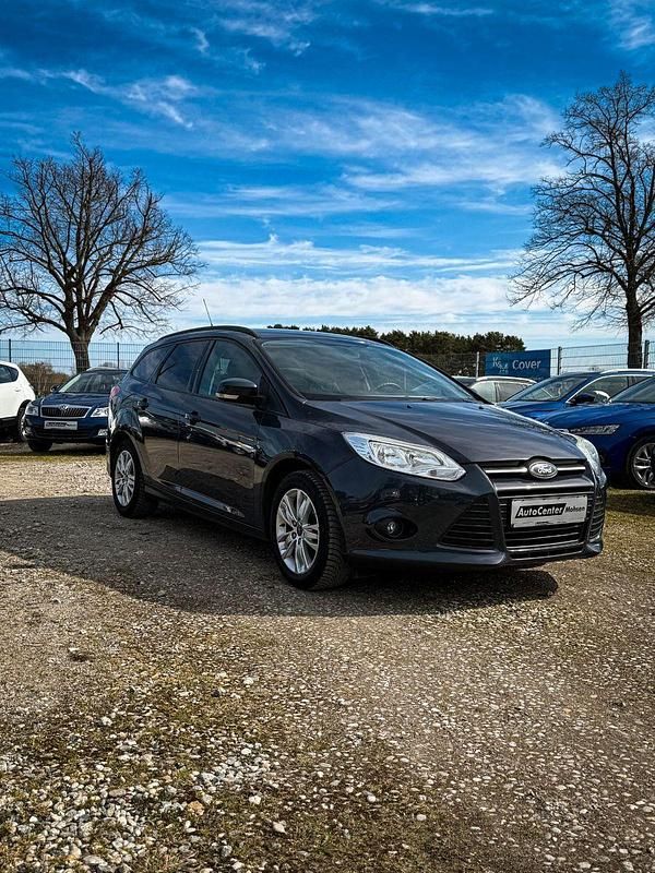 Gebraucht Ford Focus Trend 125 PS (91 kW) 2011 Grau Kombi