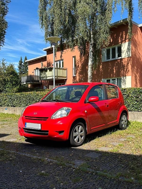 Rot Gebraucht 2008 Daihatsu Sirion Kleinwagen | 600 € (Superpreis) - Bild 1/4