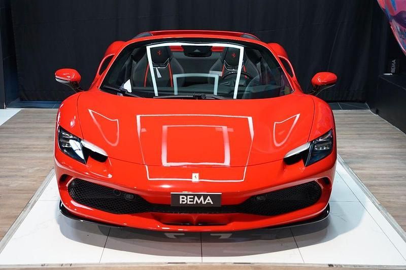 Gebraucht Ferrari 296 663 PS (487 kW) 2023 Rot Cabrio