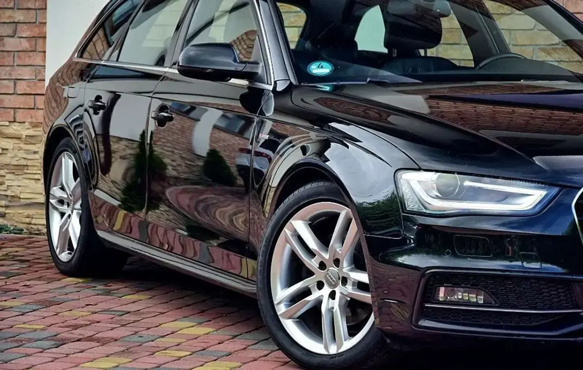 Gebraucht Audi A4 Attraction 177 PS (130 kW) 2014 Schwarz Kombi