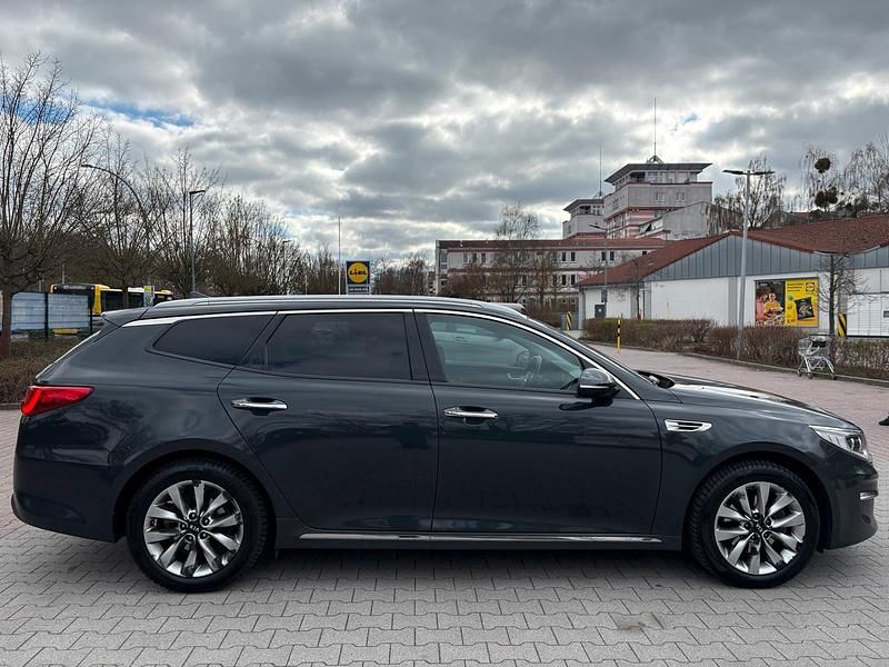 Gebraucht Kia Optima 142 PS (104 kW) 2017 Grau Kombi