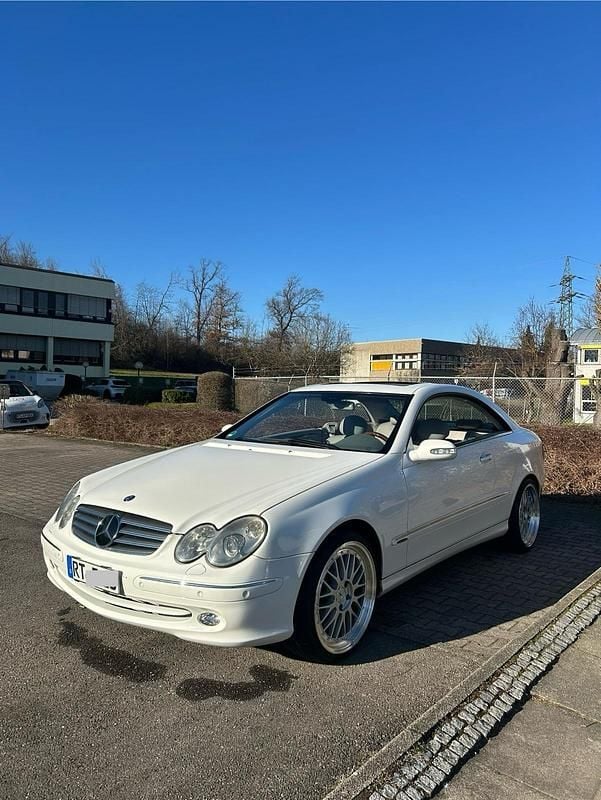 Weiß Gebraucht 2004 Mercedes CLK270 Coupé | 7.900 € - Bild 1/4