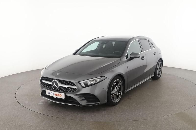 Grau Gebraucht 2018 Mercedes A200 AMG line Limousine | 24.140 € (Fairer Preis) - Bild 1/3