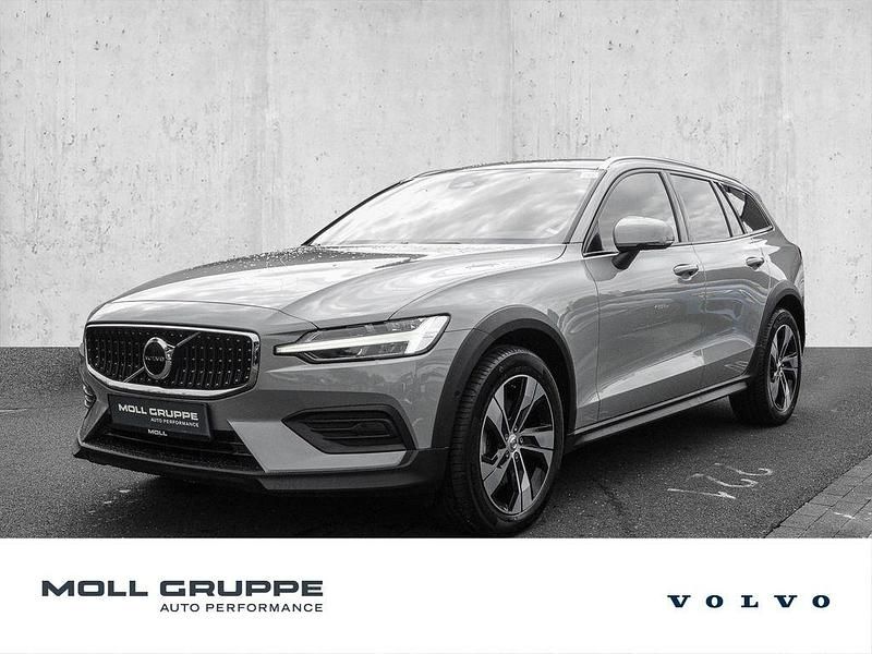 Grau Gebraucht 2023 Volvo V60 CC Plus Kombi | 34.450 € (Guter Preis) - Bild 1/4