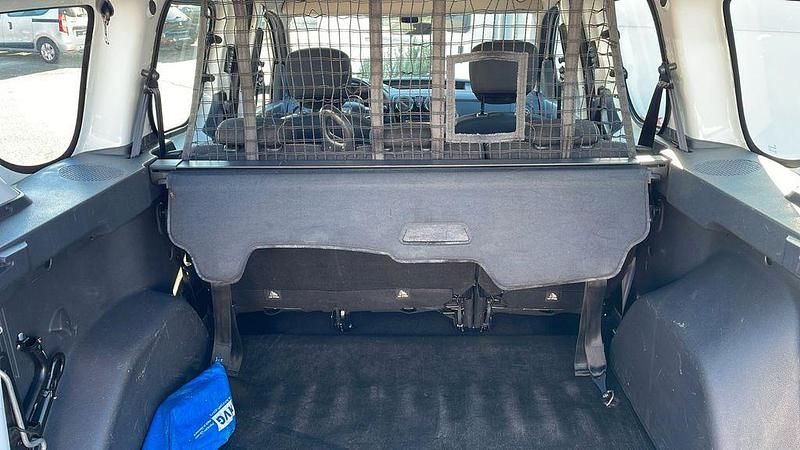 Gebraucht Dacia Dokker 102 PS (75 kW) 2020 Weiß Van / Kleinbus