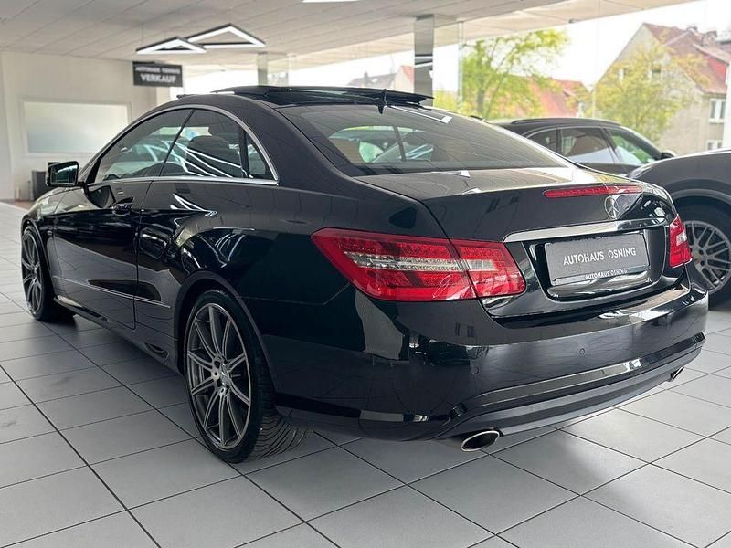 Gebraucht Mercedes E350 AMG 265 PS (194 kW) 2012 Schwarz Coupé