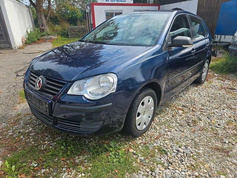 Blau Gebraucht 2005 VW Polo Trendline Limousine | 1.999 € (Etwas zu teuer) - Bild 1/4