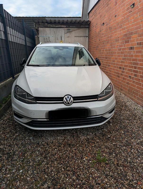 Weiß Gebraucht 2019 VW Golf VII IQ Drive Kombi | 15.000 € - Bild 1/4