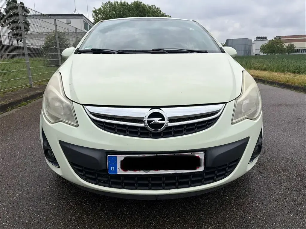 Używany Opel Corsa Satellite 87 KM (63 kW) 2011 Żółty Hatchback