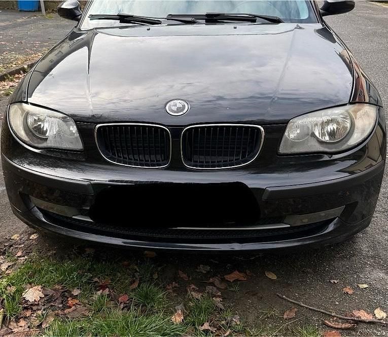 Schwarz Gebraucht 2009 BMW 116 Kleinwagen | 2.880 € - Bild 1/4