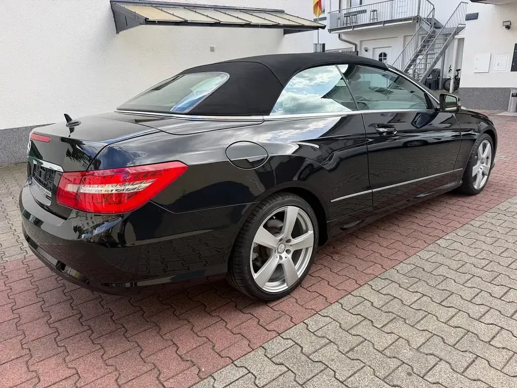 Gebraucht Mercedes E200 AMG 184 PS (135 kW) 2012 Schwarz Cabrio