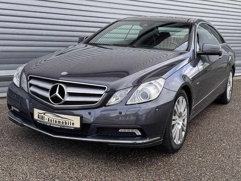 Grau Gebraucht 2010 Mercedes E350 Coupé | 8.880 € (Superpreis) - Bild 1/4