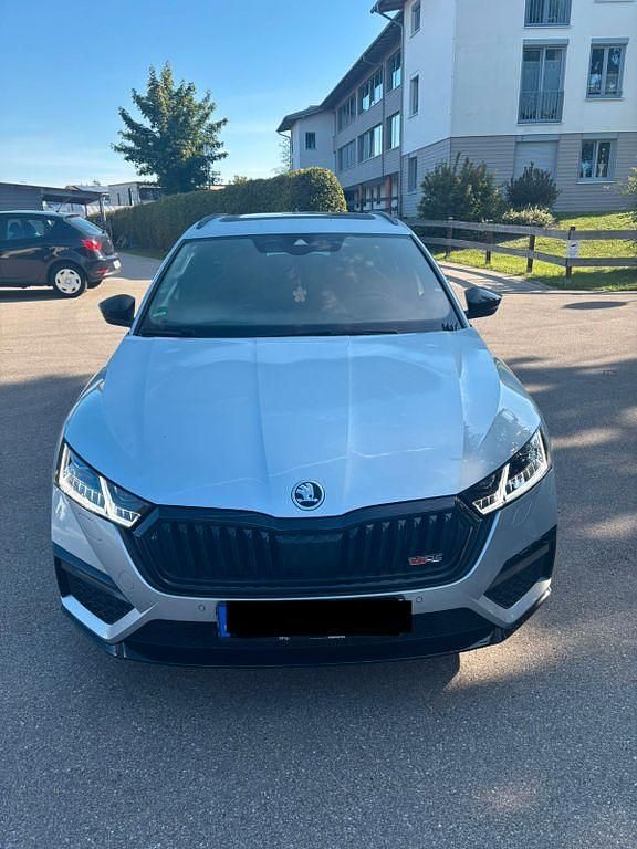 Silber Gebraucht 2023 Skoda Octavia RS Kombi | 34.900 € (Etwas zu teuer) - Bild 1/4
