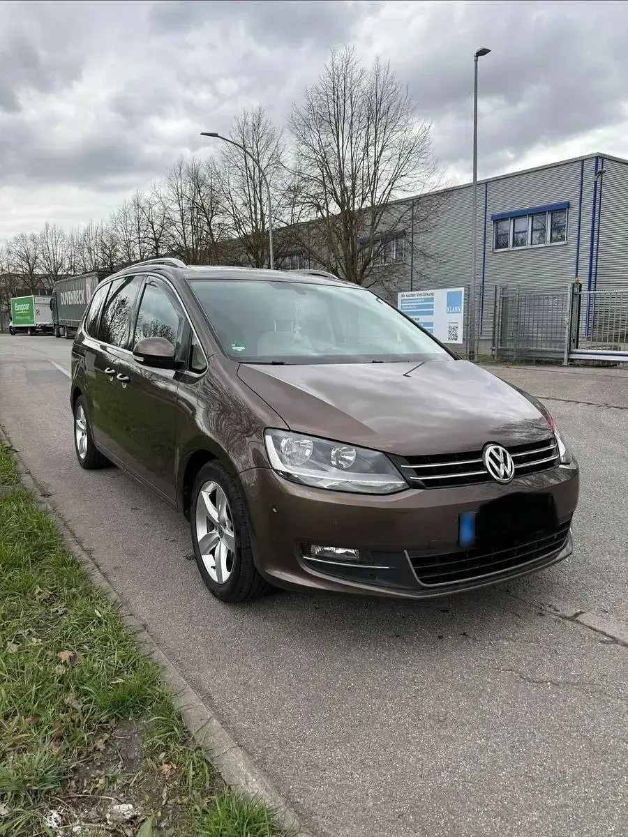 Gebraucht VW Sharan Trendline 170 PS (125 kW) 2011 Braun Van / Kleinbus