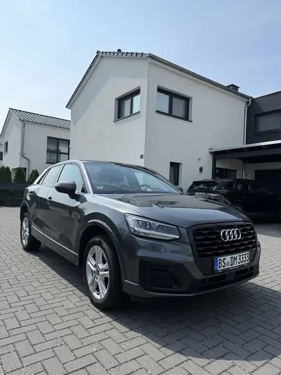 Gebraucht Audi Q2 Ambiente 116 PS (85 kW) 2018 Grau SUV