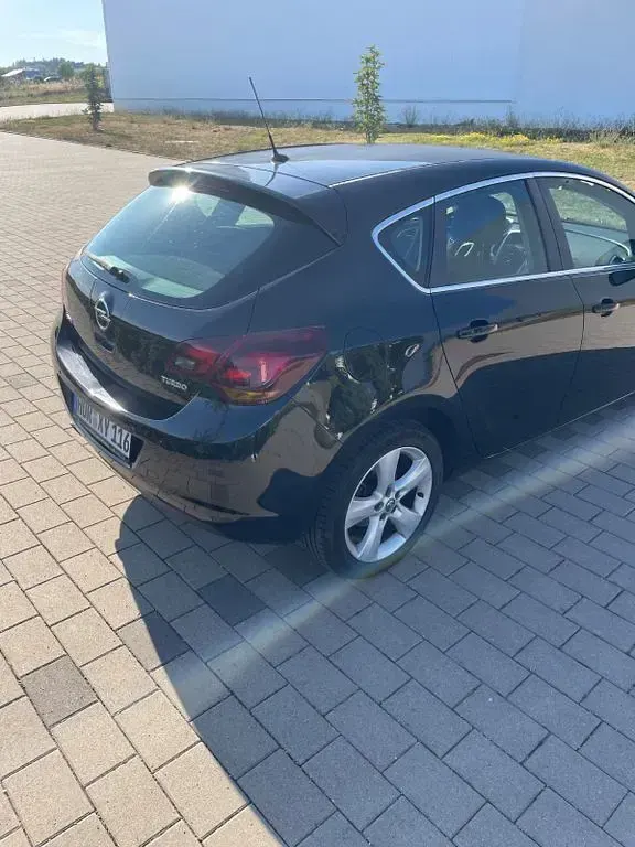 Gebraucht Opel Astra Edition 140 PS (102 kW) 2010 Schwarz Limousine