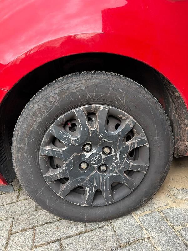 Gebraucht Hyundai i20 77 PS (56 kW) 2009 Rot Kleinwagen