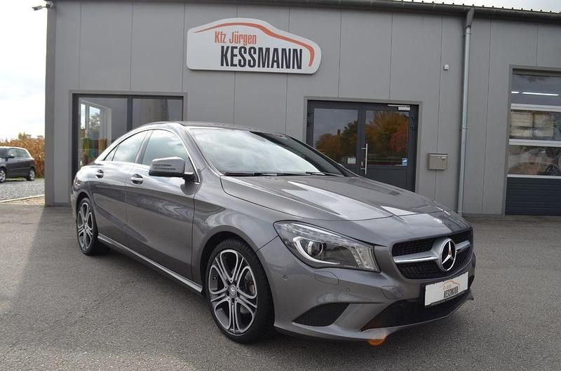 Grau Gebraucht 2015 Mercedes CLA180 Urban Limousine | 13.990 € (Superpreis) - Bild 1/4
