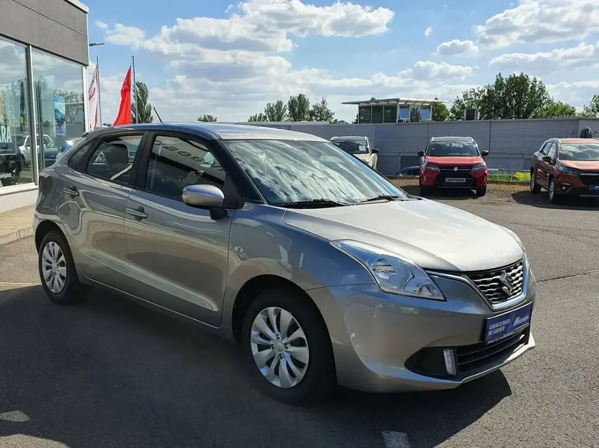 Gebraucht Suzuki Baleno Club 90 PS (66 kW) 2019 Premium silver metallic Kleinwagen