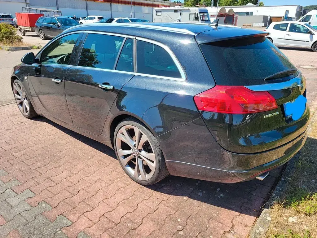 Gebraucht Opel Insignia 160 PS (117 kW) 2011 Schwarz Kombi