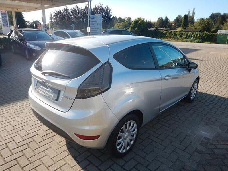 Gebraucht Ford Fiesta Trend 82 PS (60 kW) 2013 Silber Kleinwagen