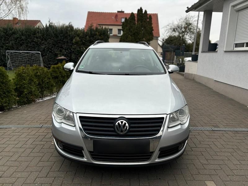 Gebraucht VW Passat 140 PS (102 kW) 2011 Silber Kombi