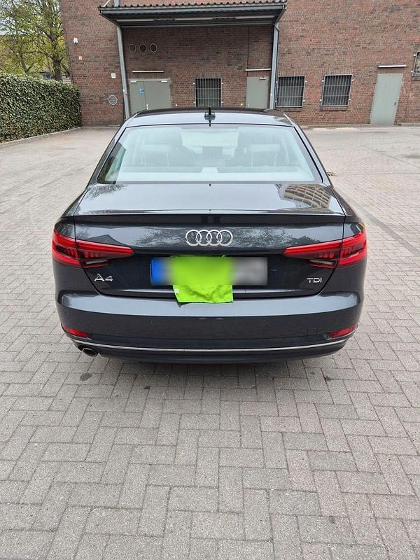 Używany Audi A4 Design 150 KM (110 kW) 2015 Szary Sedan/Limuzyna