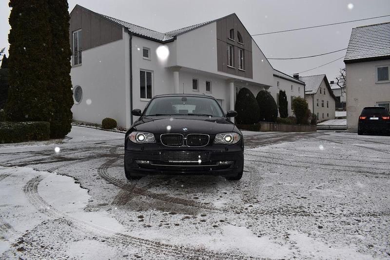 Schwarz Gebraucht 2009 BMW 118 Kleinwagen | 5.200 € (Teuer) - Bild 1/4