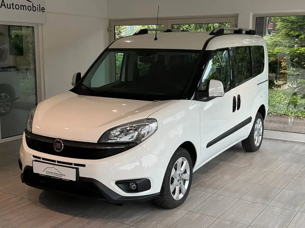 Gebraucht Fiat Doblò Lounge 120 PS (88 kW) 2016 Weiß Van / Kleinbus