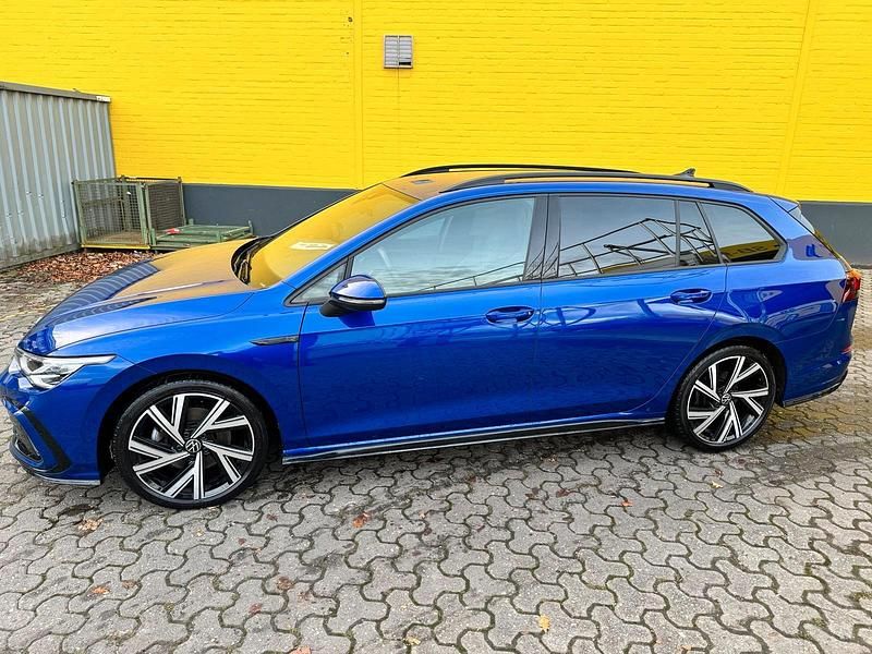 Blau Gebraucht 2022 VW Golf VIII R-line Kombi | 25.900 € (Superpreis) - Bild 1/4