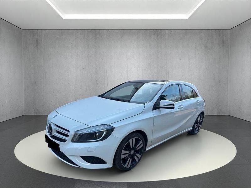 Weiß Gebraucht 2015 Mercedes A180 Limousine | 9.400 € (Guter Preis) - Bild 1/4