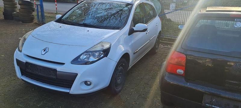 Weiß Gebraucht 2009 Renault Clio II Luxe Limousine | 1.499 € (Superpreis) - Bild 1/4