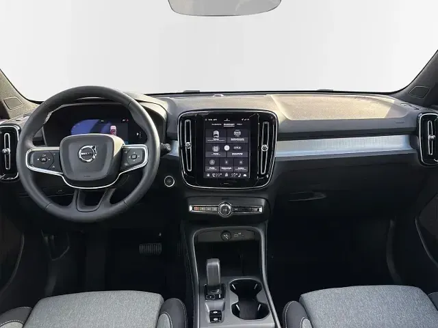 Nowe Volvo XC40 Core 163 KM (119 kW) 2025 Srebrny SUV