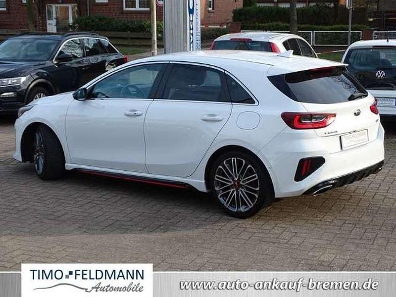 Gebraucht Kia Ceed 204 PS (150 kW) 2022 Deluxe white (metallic) Kleinwagen