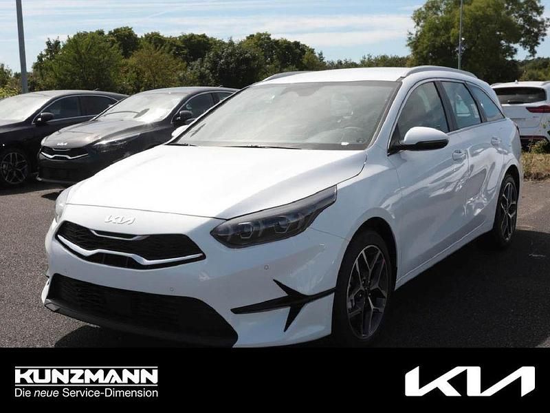 Weiß Neu 2025 Kia Ceed Sportswagon Spirit Kombi | 29.990 € (Fairer Preis) - Bild 1/4