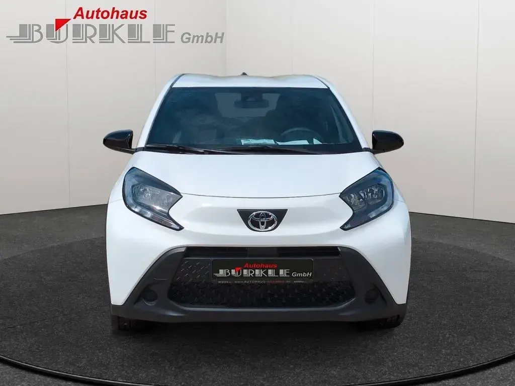 Neu Toyota Aygo X Business Edition 72 PS (52 kW) 2025 Weiß SUV