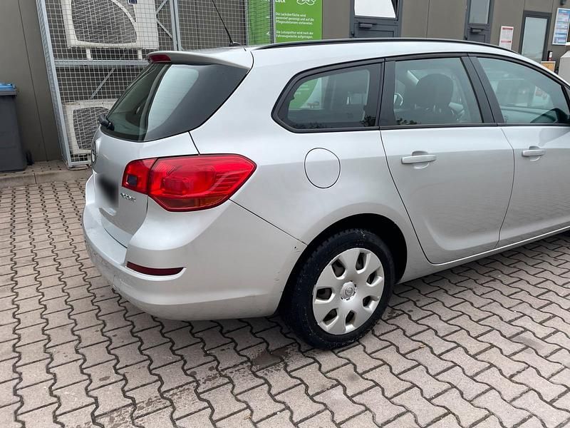 Usata Opel Astra 100 CV (73 kW) 2011 Argento Station wagon