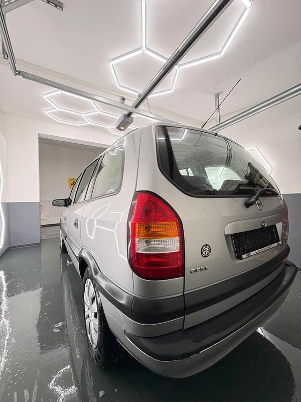 Gebraucht Opel Zafira 125 PS (91 kW) 2000 Silber Van / Kleinbus