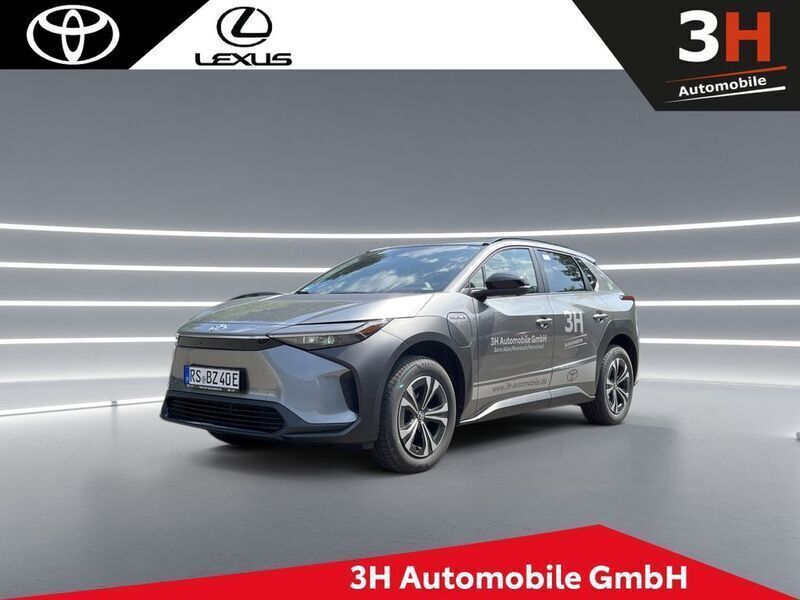 Palladiumsilber metallic Gebraucht 2023 Toyota bZ4X Basis SUV | 33.990 € (Fairer Preis) - Bild 1/4