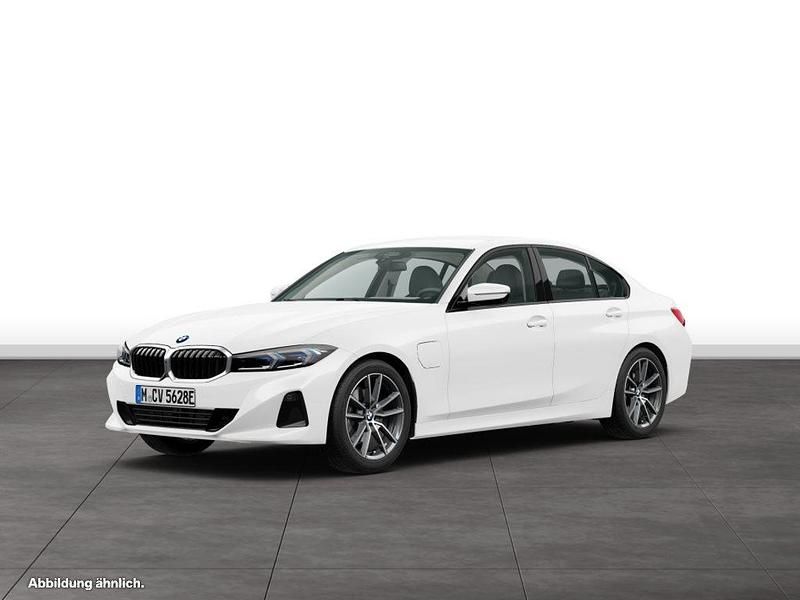Gebraucht BMW 330e 292 PS (214 kW) 2025 Weiß Limousine
